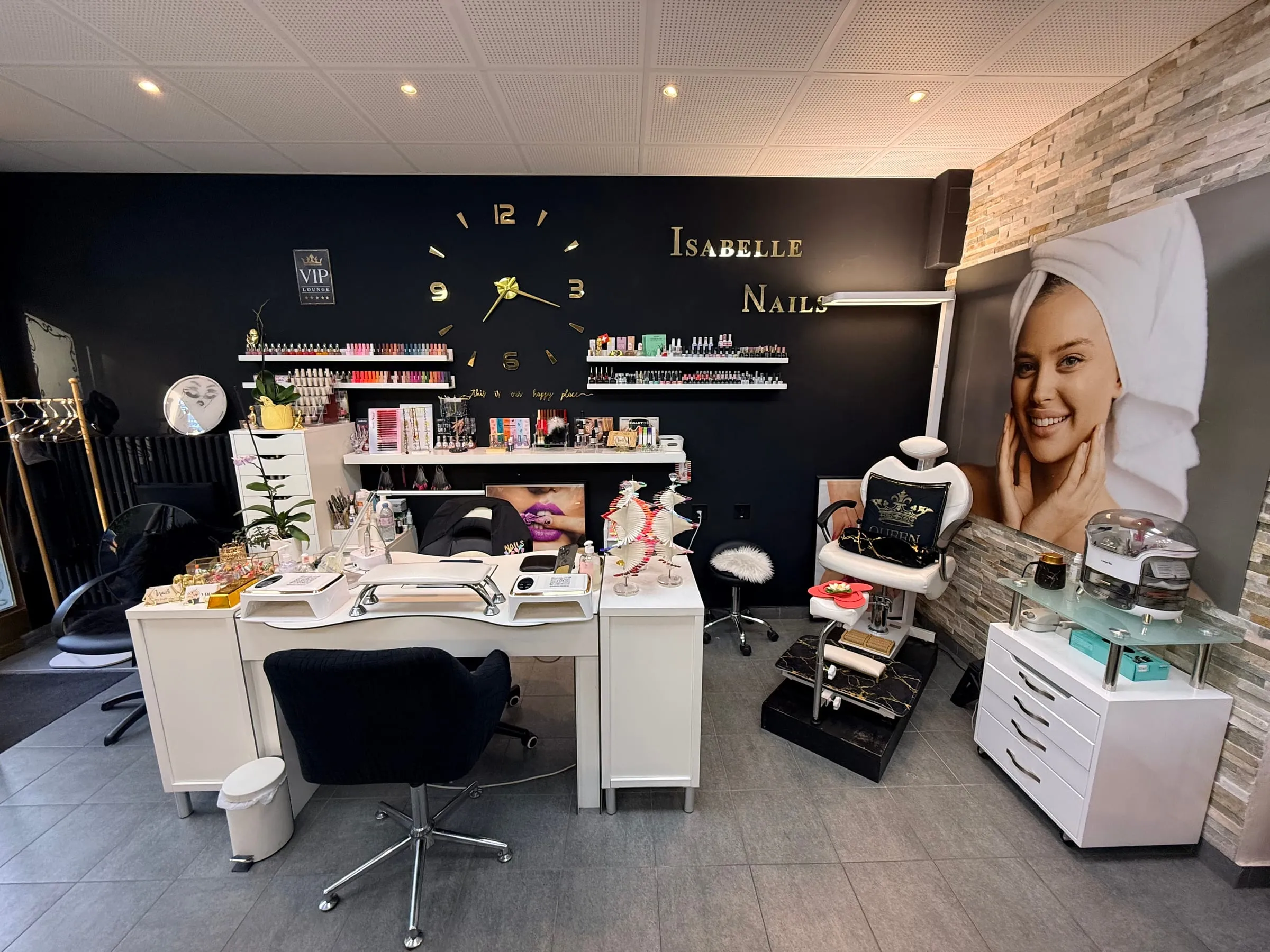 Espace onglerie Isabelle Nails chez Look Deluxe aux Eaux-Vives : poste de manucure